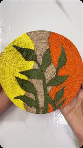 Sanya Suman on Instagram: "DIY Jute & Macrame Wall Hanging | Boho Home Decor Idea Maine ye boho style wall decor jute rope se handmade banaya hai 🤍 Natural texture aur earthy tones is art ko minimal, aesthetic aur cozy look dete hain ✨ Agar aapko boho home decor, handmade crafts aur natural decor pasand hai to like ❤️ share 🔁 save 📌 & follow zaroor karein 🌿 Searchable) #juteropedecor #bohowalldecor #bohohome #handmadehomedecor #ropeart #naturalhomedecor #diydecor #handmadecraft #indianhandma