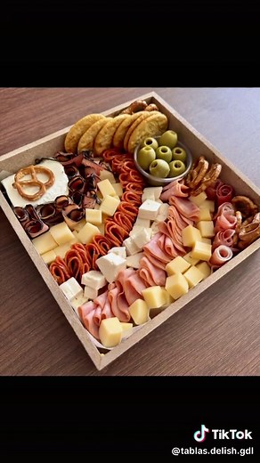 Deliciosas Charolas de Carnes Frías y Quesos