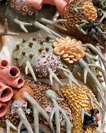 Dive into the expressive beauty of artist and ocean advocate Courtney Mattison's intricate and large-scale ceramic wall reliefs. Inspired by the plight of coral reefs, Mattison's sculptural installations are part of our new special exhibition, "Fragile Earth: The Naturalist Impulse in Contemporary Art."⁣ ⁣ Mattison's work aims to raise awareness about the threatened state of coral reefs due to climate change, overfishing, and chemical and plastic pollution. Although these ecosystems are losing t