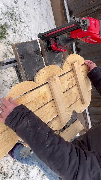 Turn an old pallet into THIS!