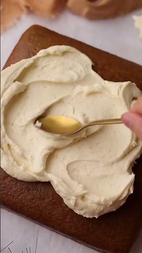 This vegan ginger cake is perfectly fluffy, moist and packed with gingerbread spices!