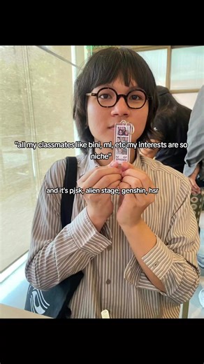 Understanding the Alien Stage Fandom Among Classmates