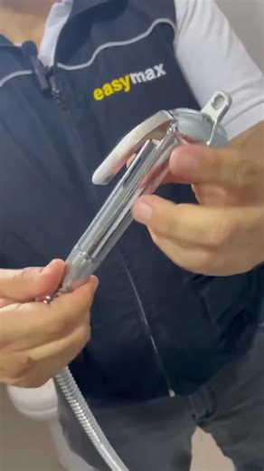 🚿 Todo en un solo kit para una instalación perfecta. Kit de teleducha Genebre con válvula de doble salida: ✅ Permite usar dos dispositivos simultáneamente ✅ Control independiente de cada salida ✅ Alta calidad y durabilidad 📍 Consíguelo en @easymaxec , distribuidor oficial de Genebre en Ecuador. 👉 Pídelo ya en tu ferretería de confianza. #genebre #easymax #eloficial #instaladoresec #ferreteros | El Oficial