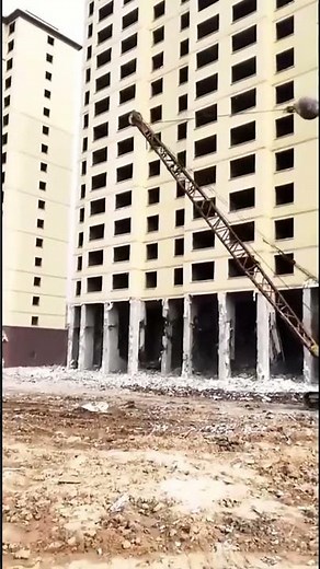 Demolition process of high rise buildings