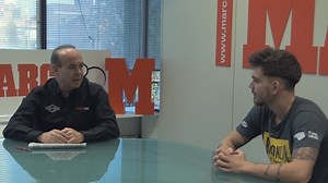 Jon Fernández visita la redacción de MARCA