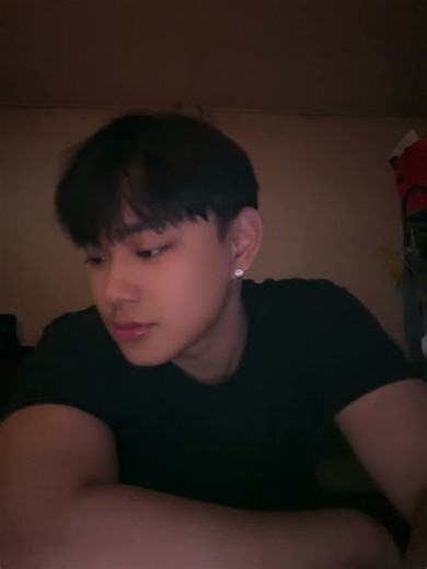 Hand Gestures and Expressions in Dim Lighting