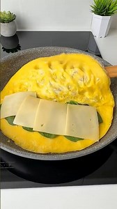 AMAZING CHEESY MUSHROOM SPINACH OMELET!