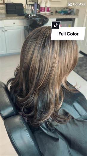 Nothing like a refresh to bring your color back to life 💕 • • @Redken Pro • #MadeByMandy #ColorRefresh #GreyCoverage #PartialHighlights #RedkenHairColor