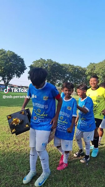 tetap happy ya boy's