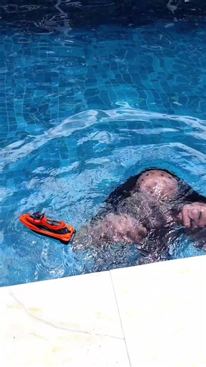 O ATAQUE ANFÍBIO 🐸😱😭🚀🚀 #funny #funnymoments #funnyvideo #frog #frogs #alien #halloween #comedy