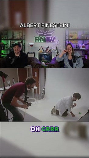 Moss's Sexy Geek Photo Shoot! 📸