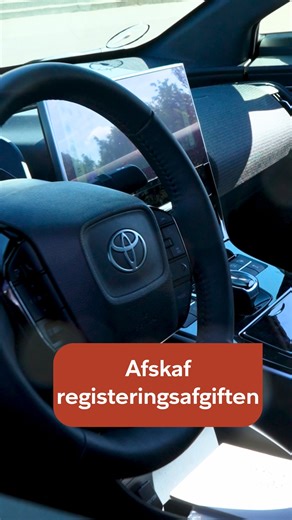 Afskaf registreringsafgiften på elbiler Staten har i 2025 rekordlave indtægter fra afgiften og rekordmange bilejere har købt elbiler uden registreringsafgift. Derfor bliver det aldrig mere oplagt at skifte registreringsafgiften ud med en løbende bilbeskatning end nu. | Dansk Industri - DI