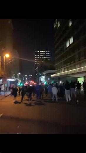 ohh Braamfontein Students sana.❤️🥺🇿🇦 The support for our country has been incrediblee My heart is so full. Seeing the love, unity, and support for our country is truly overwhelming. Not just for DNA, but for all of RSA. So proud to be South African. ❤️😭⚽🇿🇦 #braamfonteinss🥳🥳🥳