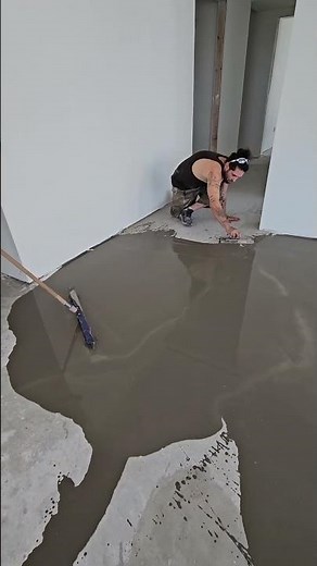 THIS IS SELF LEVELING with a Floor Rake #diy #howto #floor #installation #wood #concrete #level