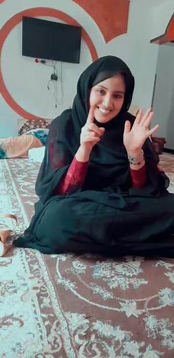 Sign Language Communication in Modern Decor