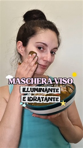 Maschera viso ayurvedica illuminante e idratante con moringa, amla e semi di psillio.
