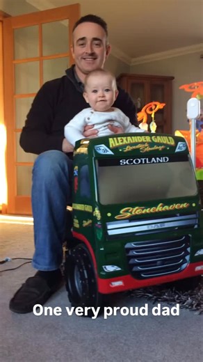 296 reactions · 7 comments | Tonight’s iPhone surprise big bro and Isla  殺 | Martin Gauld | Facebook