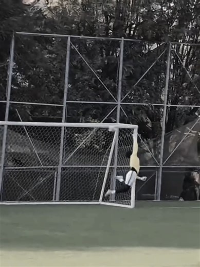 FORTUNATE SOCCER ACADEMY #ethiopian_tik_tok🇪🇹🇪🇹🇪🇹🇪🇹 #fortunate SCHOOL OF FOOTBALL IS SCHOOL OF LIFE ምን አይነት አስገራሚ ጎል ነው 👍👍👍🤫🤫🤫 ፎርቹኔት 4 - ቅዱስጊዮርጊስ 1 ። ፎርቹኔት ወደፊት