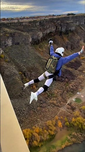 Amazing base jumping