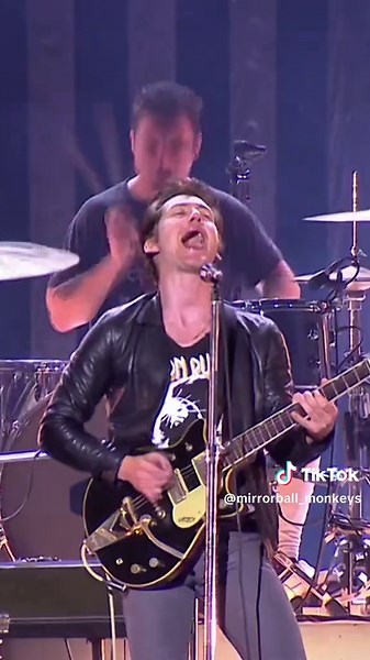 R U Mine? - Arctic Monkeys live at Lollapalooza Brasil, 2019 🏷️: #arcticmonkeys #arcticmonkeyslive #alexturner #matthelders #tbhc All rights reserved to Horizonte Conteudos