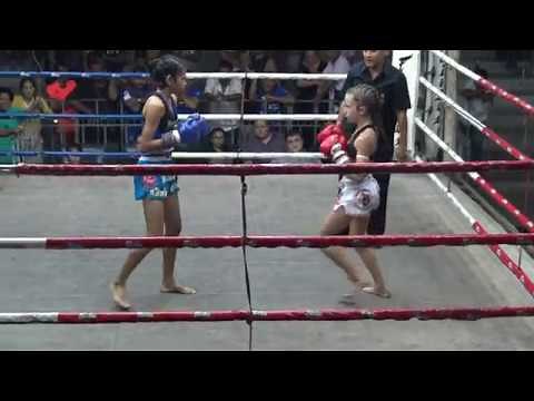 Jodie McCarthy (Tiger Muay Thai) vs Petrat Sittipragan 12/1/18