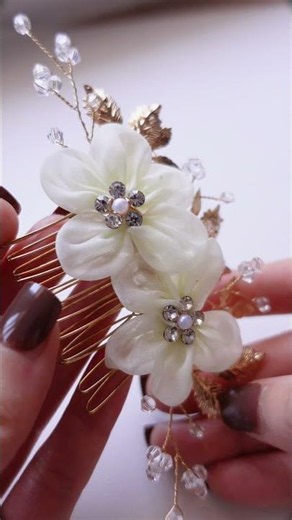 ✨ Exquisite Gold & Floral Bridal Hair Comb ✨Order yours now #the5thpiece1 #weddingaccessories