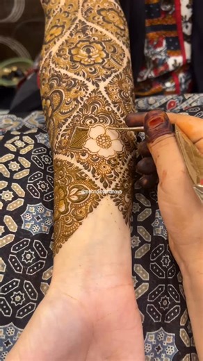 Shanaya Khan on Instagram: "Bridal Cutwork Mehndi Design ✨ This bride’s full session — hands to legs, front & back — is now live with a detailed tutorial on my YouTube 🌿💗 👰 Visit my channel to watch 💌 Or just comment link and I’ll DM it to you directly 📅 Bookings are open for October & November brides . . . . . . . . . . . Bridal Mehndi, Bridal Henna, Bridal Mehndi Design, Bridal Cutwork Mehndi, Full Hand Mehndi, Leg Mehndi Design, Wedding Mehndi, Indian Bridal Mehndi, Pakistani Bridal Mehn