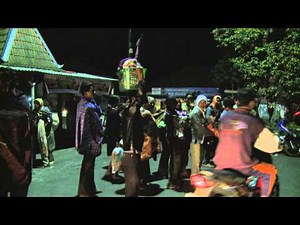 Giant Night Eruption of Merapi Volcano and Ash Chaos in Yogjakarta Raw Footage 30th October 2010