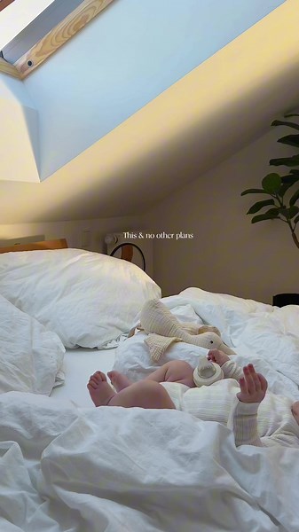 Newborn Baby Morning Routine: Aesthetic Moments