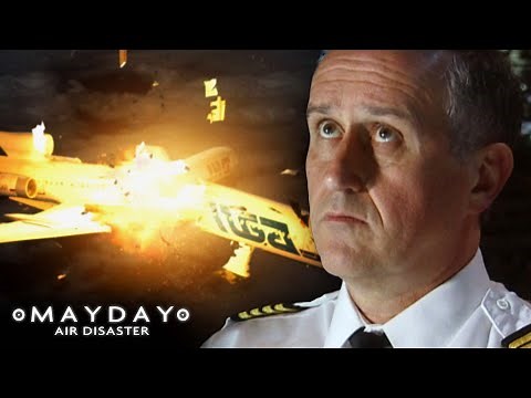 A Decision That Led To A Fatal Collision | Deadly Crossroads | Mayday: Air Disaster