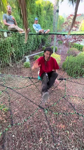 Kaio showing us how to use our newest TreeNet installation in San Rafael, CA. #treenet #treenetwillys #netlife #sanrafaelca #treehouse #playground