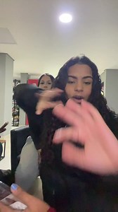 Sofi Dirísio e amigas no condomínio: resenha, mesada e festa junina