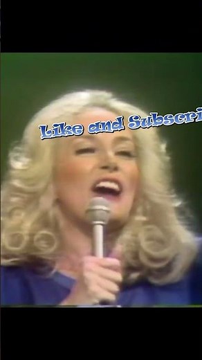 Napoli & Glasson sing the Notre Dame Fight Song