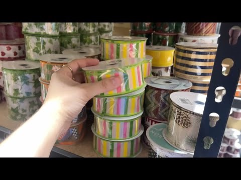 Oh my goodness this front door idea is so CUTE!