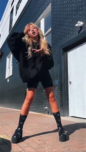 A Lilly TikTok sorry for deleting my last post I have a very bad habit of deleting stuff if it don’t do well 😂 #lillyk #cannibaldance #dancemoms
