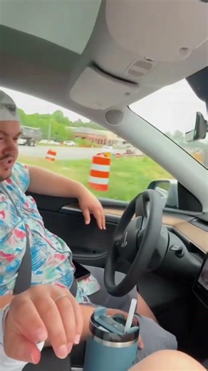 Das selbstfahrende Auto ist ein Komiker 😳