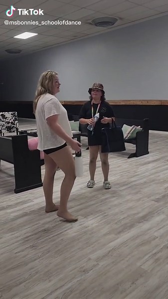 8 Count Challenge 💖💚 #dancer #dancers #msbonniesschoolofdance #8countchallenge #dancelife #dancestudio #mondaymood #fyp