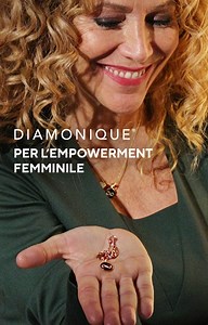 15K views · 272 reactions | A Natale regala un sorriso e nuove opportunità per le donne. QVC sostiene Piano C, l’associazione che si occupa di valorizzare il talento femminile per una piena realizzazione lavorativa e personale. Acquistando la collana Diamonique contribuirai al percorso di riprogettazione professionale di 12 donne ➜ https://bit.ly/211208_FB_PianoC 殺 Per Natale fai un regalo prezioso in tutti i sensi ✨ | QVC | Facebook