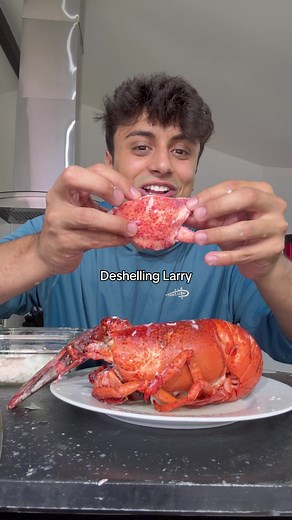 Lobster Mukbang ASMR: Deshelling Larry & Creating a Delicious Seafood Dish