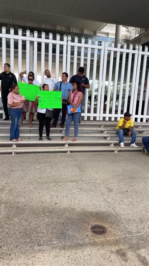 #Acapulco / Protestan trabajadores de funerarias en el Edificio Inteligente | Lo Real De Guerrero Mexico