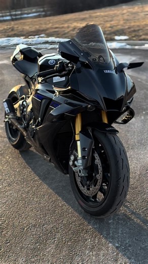 Yamaha R1M Review: The Ultimate Sportbike Experience