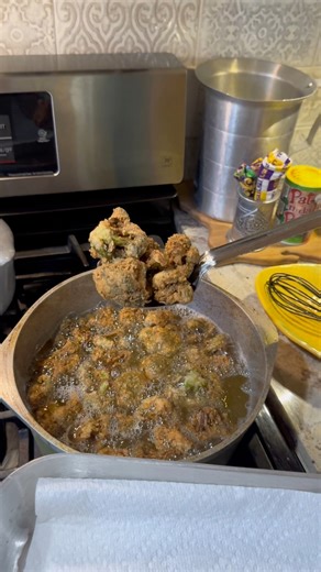 Fried Broccoli Bites 🥦 with dat cheese! Have yall ever heard of such a thang!!! Come take a look at this crispy, crunchy, cheesy broccoli bites goodness! #friedbroccoli #Louisiana #easyrecipes #recipeoftheday #cajuncooking #trendingreel | Louisianaroots337