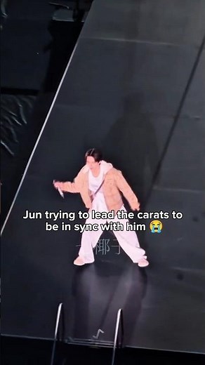 Jun leading#carat s to wave their caratbongs in sync😭#jun#seventeen#shorts#youtubeshorts#shortsfeed