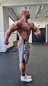 Practice posing pos workout 💪💪💪 a lot of work but we bring it 💪💪💪 #bodybuilder #bodybuildingmotivation #motivation #scitecskcz #muscles #bodybuilding #ifbbpro #evlspraguepro #krizo #babybiceps #offseason #beast #posing #flexing #muscles #musclemotivation #fitness #fitstuff # | Michal Križo Križánek