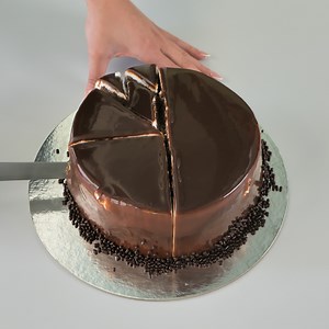 Get the most from you cake with slices like this 🍰😋 | Rush Brush