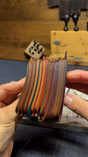 Shell Cordovan & Leather Craft on Instagram: "“Rift v2.1” cardholders available IN STOCK: Will be dispatched in 1-2days after purchase🚀 My crafts & PDF templates at my webshop or my ETSY shop: www.strhandmade.com or https://strhandmade.etsy.com"