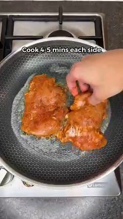 1.3M views · 16K reactions | Healthy Meal Prep Peri Peri Chicken & Spicy Rice! All for 452 Calories! #periperichicken #nandos #chickenrecipes #healthyrecipes #easyrecipes #highprotein #lowcalorie #lowcaloriemeals #weightloss #weightlossmeals #fakeaway #gymfood #foodie #healthymeals #mealprep | Jalalsamfit | Facebook