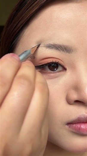 Natural-looking brows, perfect for beginners, natural-looking microblading.