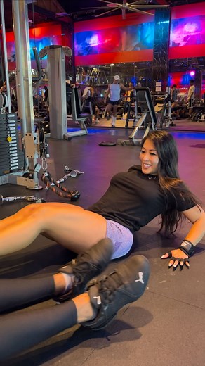 Partner ab workout! 💪🏼 w @juhahnjones 🎵: @iamconscxous | Jenny Babas