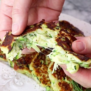 200K views · 808 reactions | These ZUCCHINI PATTIES are super cheesy...